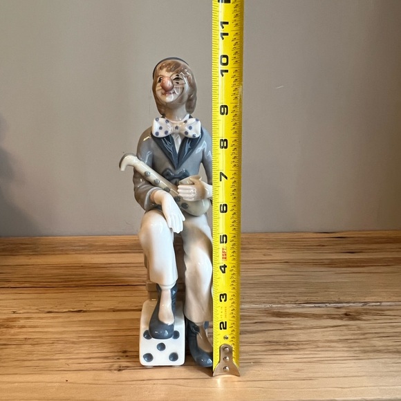 Cascades Porcelain Clown Musician Playing Saxophone Made In Spain - Picture 7 of 8